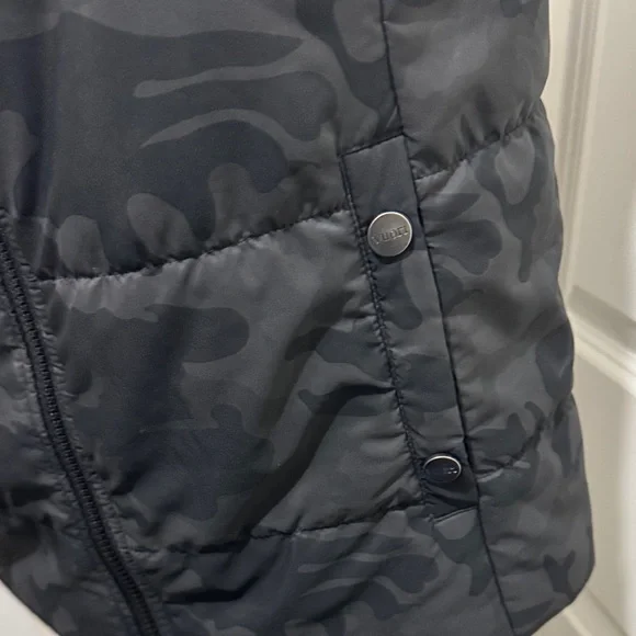 Vuori Black Camo Quilted Puffer Vest - Picture 8 of 16